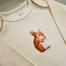 Lade das Bild in den Galerie-Viewer, Baby romper vanille eekhoorn longsleeve
